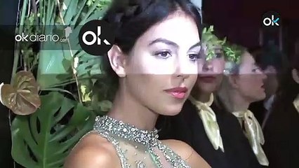 Georgina Rodríguez y Cristiano Ronaldo comparten su posado veraniego más formal