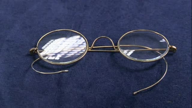 Subastan en Reino Unido unas gafas de Gandhi por 288.000 euros