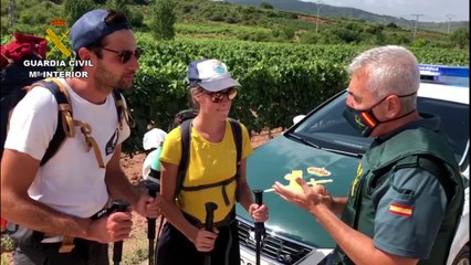 Télécharger la video: Guardia Civil mejora protección de peregrinos en el Camino de Santiago con ALERTCOPS