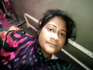 पड़ोसियों से तंग आकर महिला ने पुलिस के सामने खाया जहर