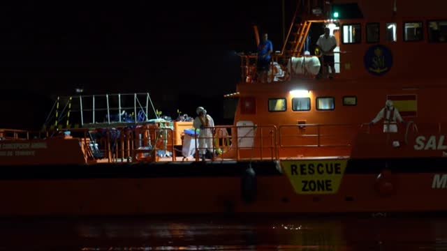 Rescatan dos pateras en el mar de Alborán
