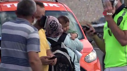 TEM’de otomobille çarpılan hafif ticari araç devrildi: 1 yaralı
