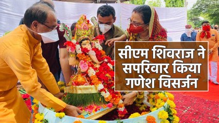 मुख्यमंत्री आवास में बने कुंड में किया विसर्जन