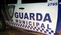 Homem com mandado de prisão solicitava imagens em local de homicídio; ele foi detido pela GM