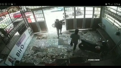 Jangan Simpan HP di Bagasi Motor, Bisa Kayak Gini Jadinya..