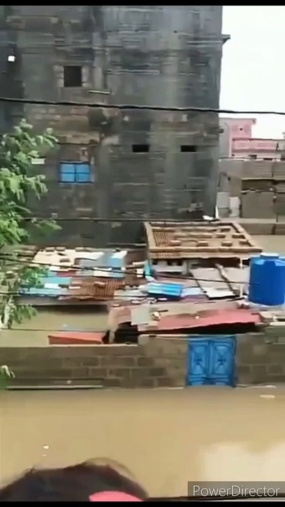 Heavy rain in karachi and flood ,