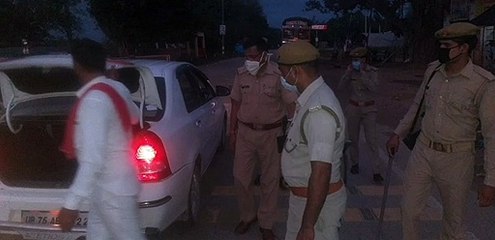 इटावा: देर रात पुलिस ने वाहनों की ली तलाशी