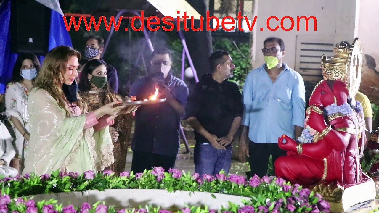 Salman Khan seen along with niece and nephews and family atSohail Khan's Ganapati visarjan