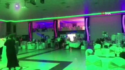 Diyarbakır’da onlarca kişi ‘korona virüsle’ halayda bir araya geldi