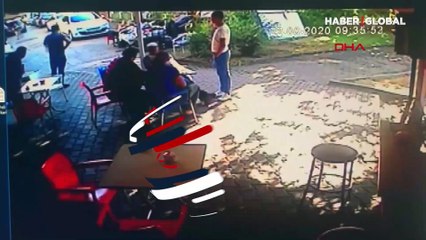 Saç tokasıyla kapıyı açtı, sevgilisine ittirterek çaldı