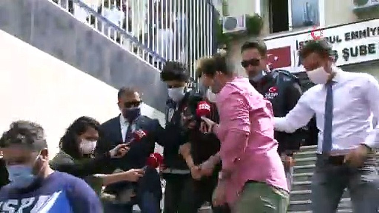 Çakarlı araçla yol kesip vatandaşı bıçaklayan Muhammed Enes Uysal adliyeye sevk edildi