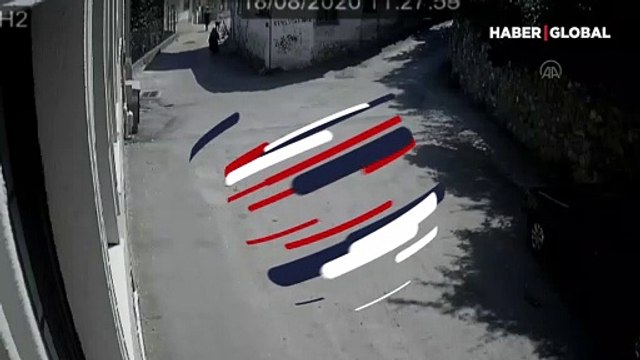 Kapkaç anı saniye saniye güvenlik kamerasında