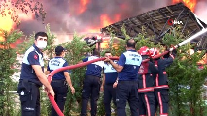 Kaynak makinasından çıkan yangın süpermarketin deposunu küle çevirdi