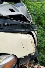 बम्बे की पुलिया से टकराया लोडर, 3 लोग हुए गंभीर रूप से घायल