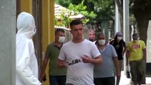 Maske takmayanların önüne sedye ile çıkarak farkındalık oluşturmaya çalıştılar - KONYA