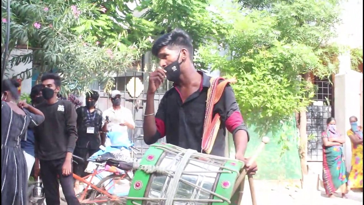 மிரட்டும் கொரோனா.. கலை நிகழ்ச்சிகளுடன் விழிப்புணர்வு ஏற்படுத்திய லயோலா கல்லூரி மாணவர்கள்!