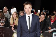Robert Pattinson consegue fazer xixi em traje de 'Batman', garante diretor