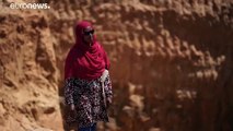 صور.. جشع الباحثين عن الذهب يدمر موقعاً أثرياً في السودان عمره 2000 عام