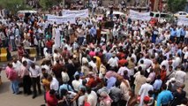 - Yemen'in Taiz kentinde maaşlarını almayan öğretmenler protesto düzenledi