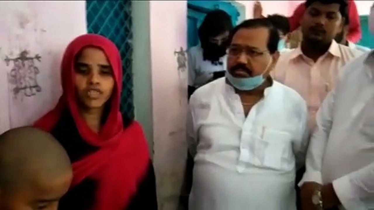महेवा में मृतक पुष्पेंद्र के परिजनों से मिलने पहुंचे प्रसपा पार्टी के नेता