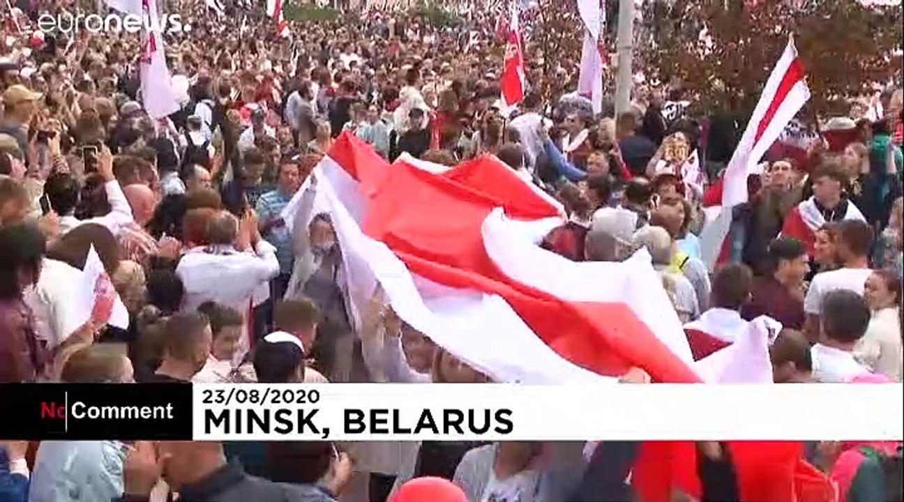 Belarus protests: Lukashenko brandishes rifle as he leaves helicopter
