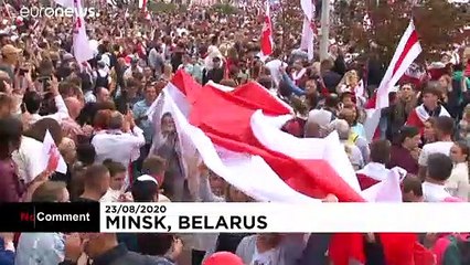 Belarus protests: Lukashenko brandishes rifle as he leaves helicopter