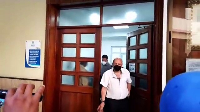 La Fiscalía del Distrito Nacional interroga al hombre que agredió a la empleada de un food shop, al tirarle café caliente en la cara