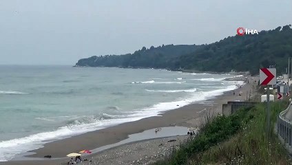 İki genç boğulmaktan son anda kurtarıldı