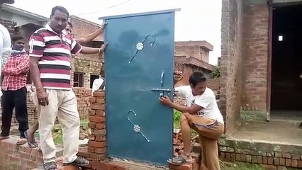 योगी सरकार में नहीं सुरक्षित है मंदिर का स्थान, दबंग कर रहा कब्ज़ा