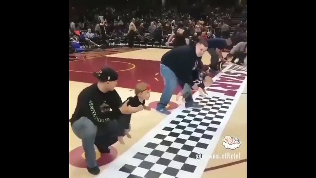 Race of Crawling Babies || baby racing