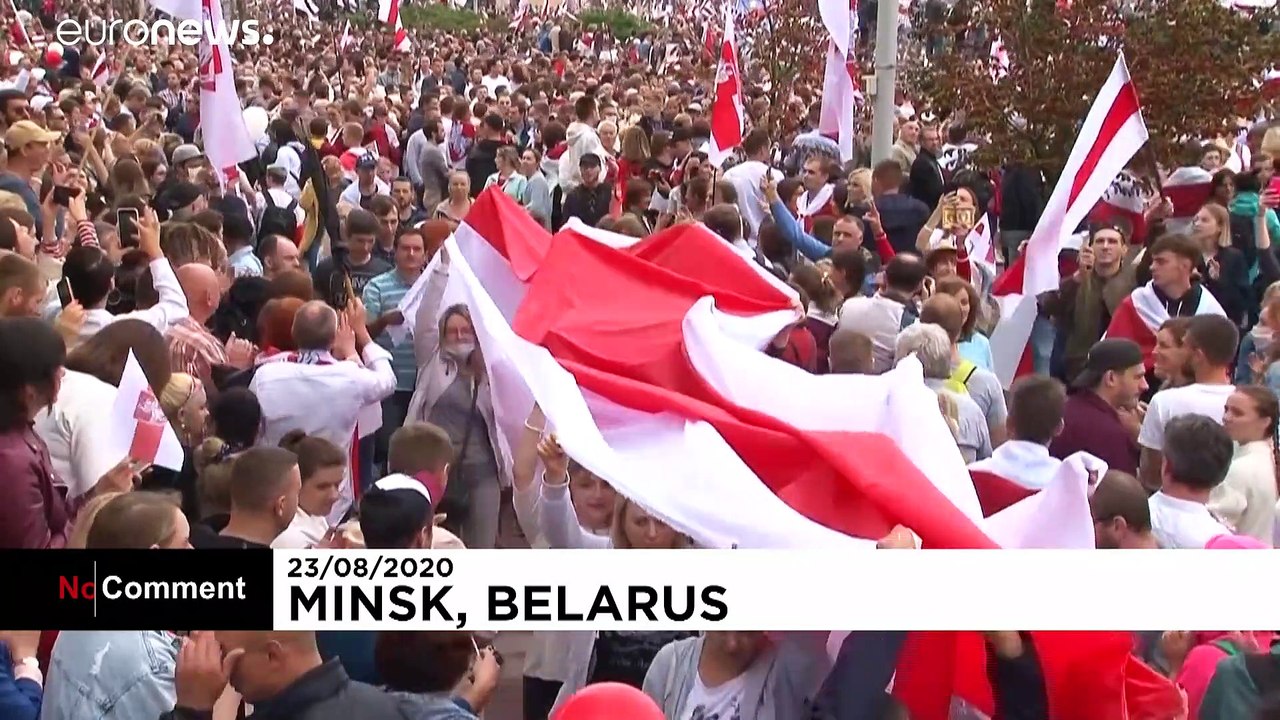 Bélarus : Loukachenko se montre en tenue de guerre à Minsk