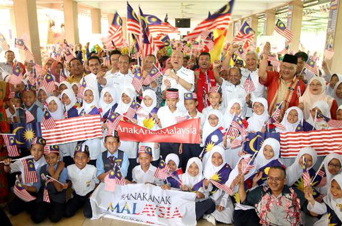 Students reminded importance of unity with #AnakAnakMalaysia wristbands