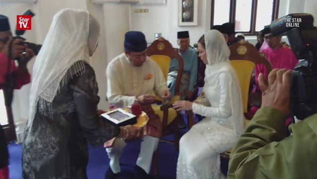 Selangor Sultan weds newscaster