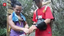All smiles upon receiving Anak-Anak Malaysia wristband