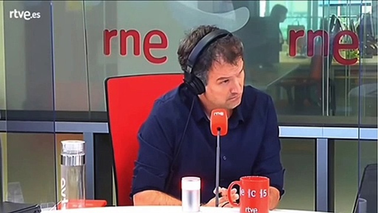 MALDITA HEMEROTECA / Pablo  Iglesias en RNE: "Estaría encantado de ir a una comisión sobre las cloacas"