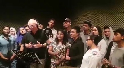 Najib can't just 'kiss and say goodbye,' continues to troll Pakatan