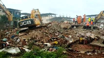 Pelo menos um morto em derrocada de edifício na Índia