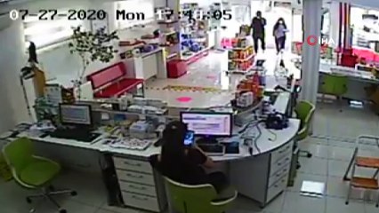 Eczane çalışanına saldırı görüntüleri güvenlik kameralarına yansıdı