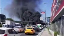 Bakırköy'de metrobüs alev alev yanıyor