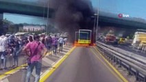 Alev alev yanan metrobüs demir yığınına döndü