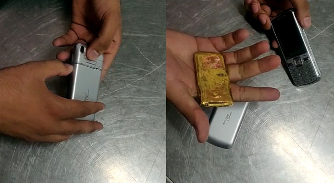 VIDEO: मोबाइल में बैट्री की जगह लगा रखा था सोने का बिस्किट, एयरपोर्ट पर गिरफ्तार