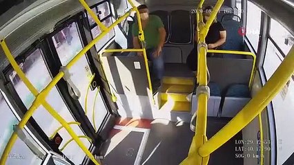 Otobüste faciadan dönüldü! O anlar kamerada