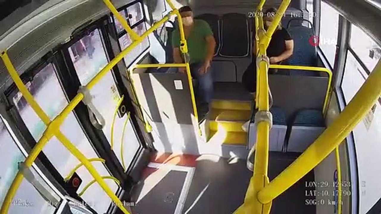 Otobüste faciadan dönüldü! O anlar kamerada