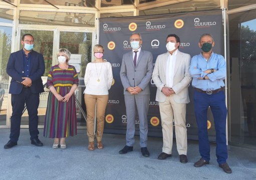 Izquierdo se reúne con responsables de la Denominación de Origen Guijuelo