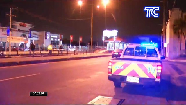 Hombre aparente estado de ebriedad pierde pista y causa tremendo accidente en avenida Carlos Julio Arosemena