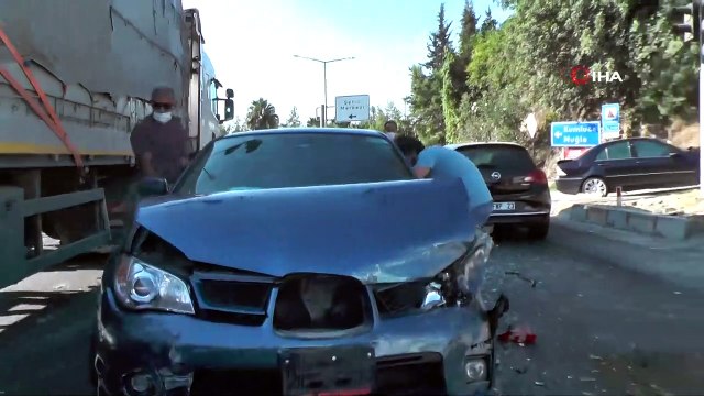 Freni patlayan otobüs kırmızı ışıkta bekleyen araçların arasına daldı