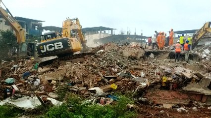 Összedőlt egy épület Indiában, halott is van