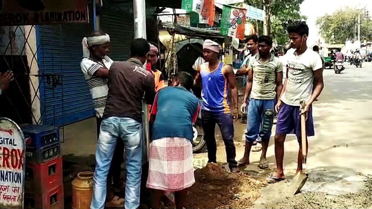 রাস্তায় রাস্তায় আলো, সৌজন্যে বিধায়ক
