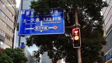 Heart-shaped traffic lights spotted in Changsha on Chinese Valentine's Day