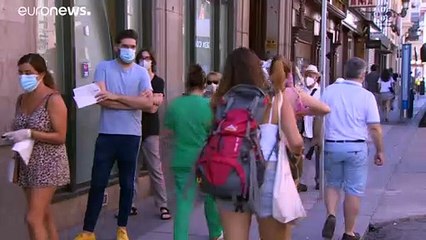 Spagna, l'esercito scende in campo per fermare la pandemia. Salgono ancora i contagi